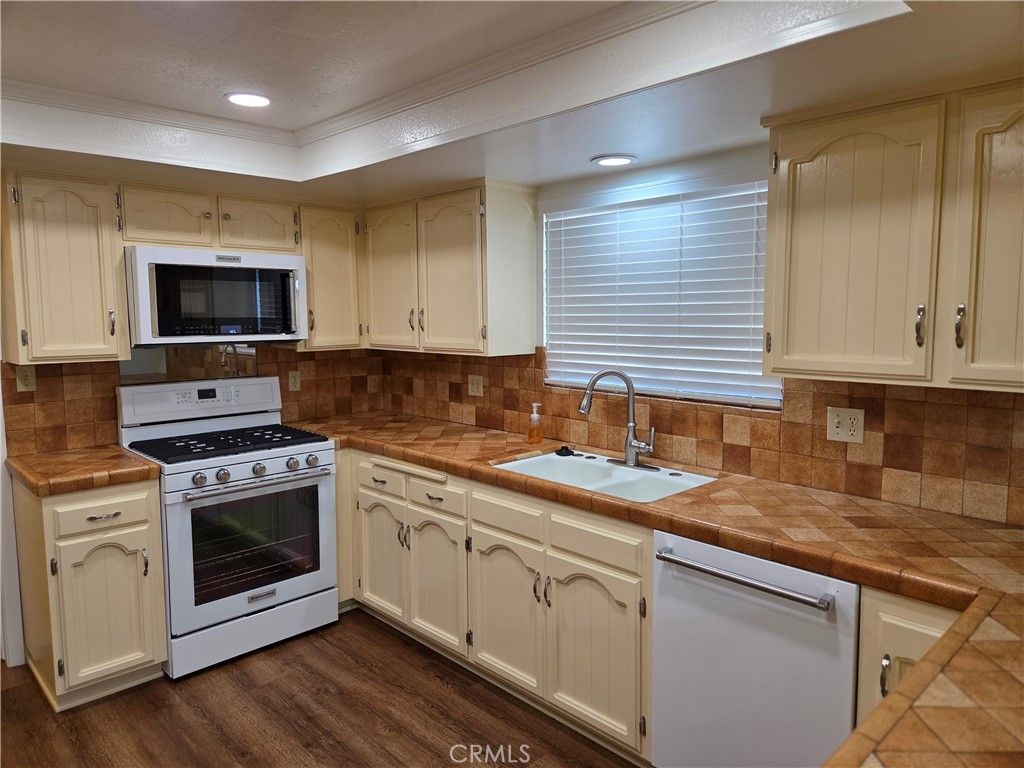 Image 41 of property listing at 608 Marian Drive, Santa Maria, CA 93454