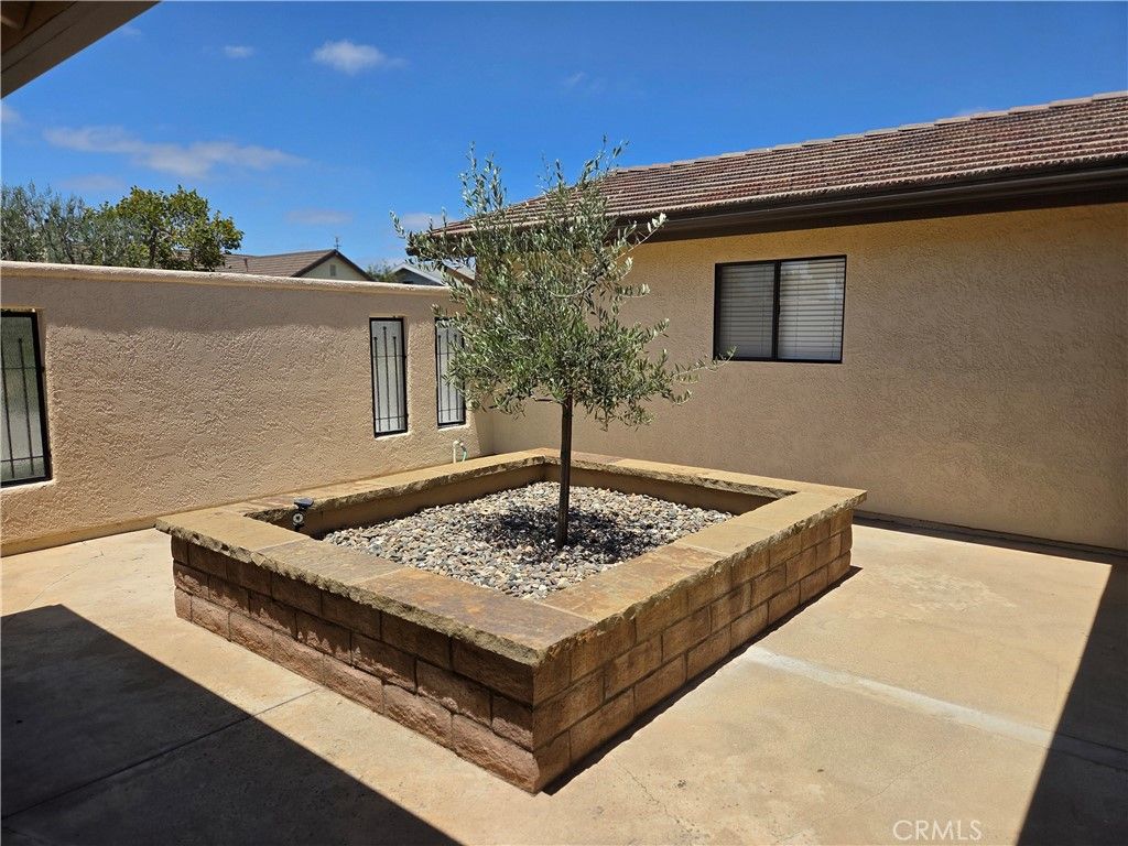 Image 6 of property listing at 608 Marian Drive, Santa Maria, CA 93454