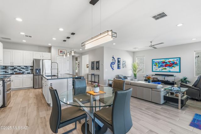 1297 E Basalt Drive, Green Valley, AZ 85614