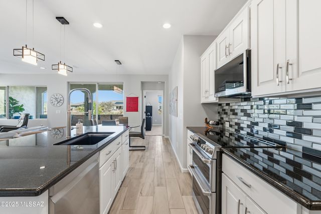 1297 E Basalt Drive, Green Valley, AZ 85614