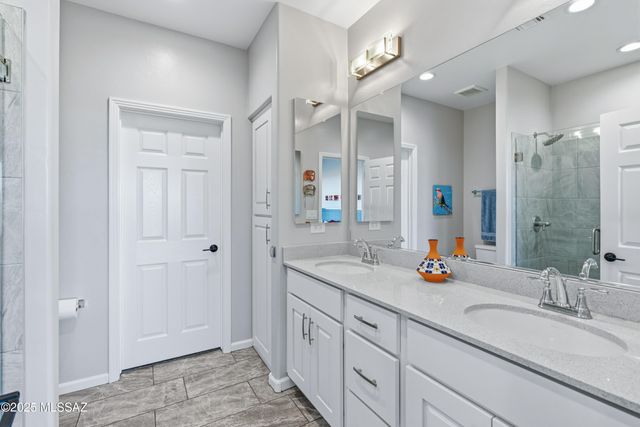 1297 E Basalt Drive, Green Valley, AZ 85614