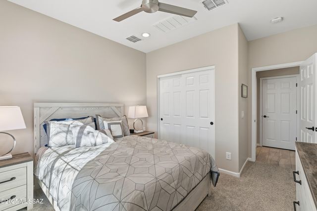 1297 E Basalt Drive, Green Valley, AZ 85614