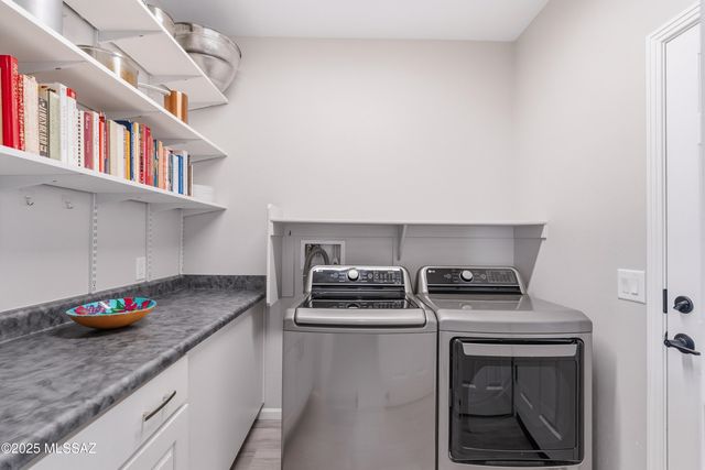 1297 E Basalt Drive, Green Valley, AZ 85614