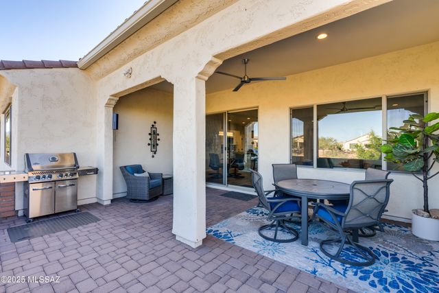 1297 E Basalt Drive, Green Valley, AZ 85614