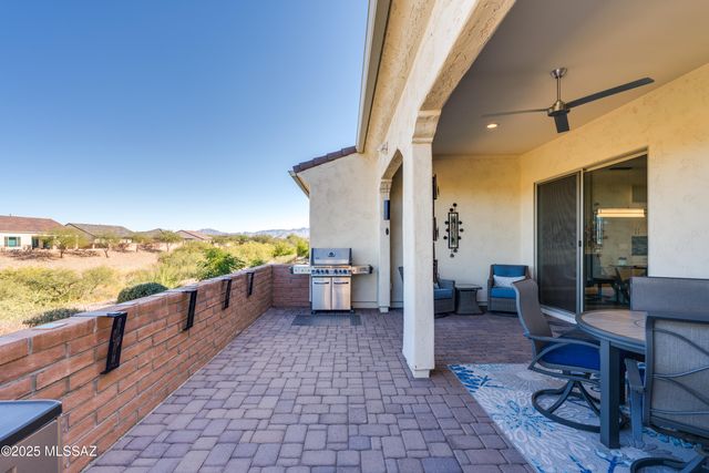 1297 E Basalt Drive, Green Valley, AZ 85614