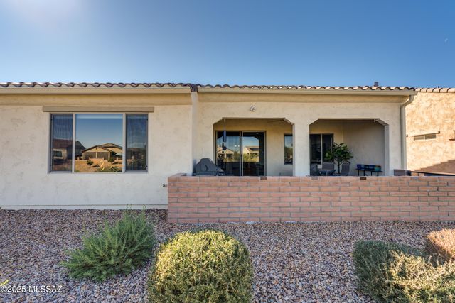 1297 E Basalt Drive, Green Valley, AZ 85614