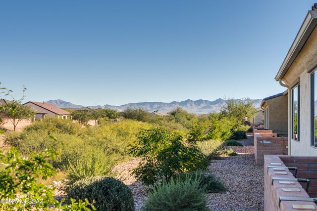 1297 E Basalt Drive, Green Valley, AZ 85614