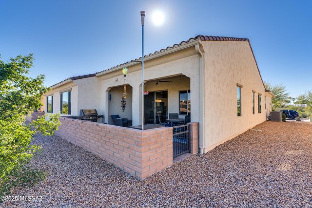 1297 E Basalt Drive, Green Valley, AZ 85614