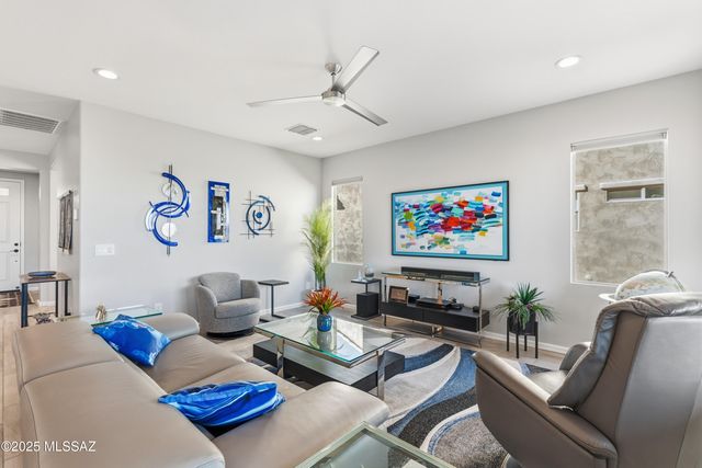 1297 E Basalt Drive, Green Valley, AZ 85614