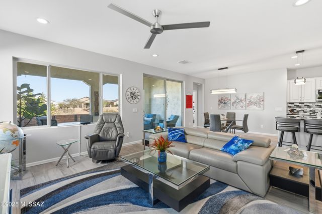 1297 E Basalt Drive, Green Valley, AZ 85614