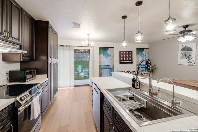 1009 Victoria Crossing, San Antonio, TX 78245