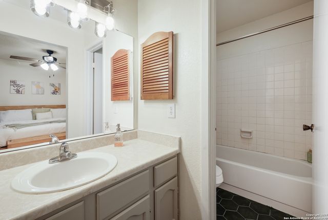 1009 Victoria Crossing, San Antonio, TX 78245