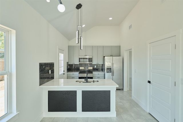 1398 Road 5607, Cleveland, TX 77327