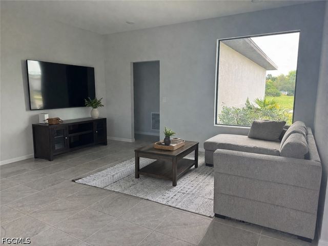 5014 SW 16th PL, Cape Coral, FL 33914