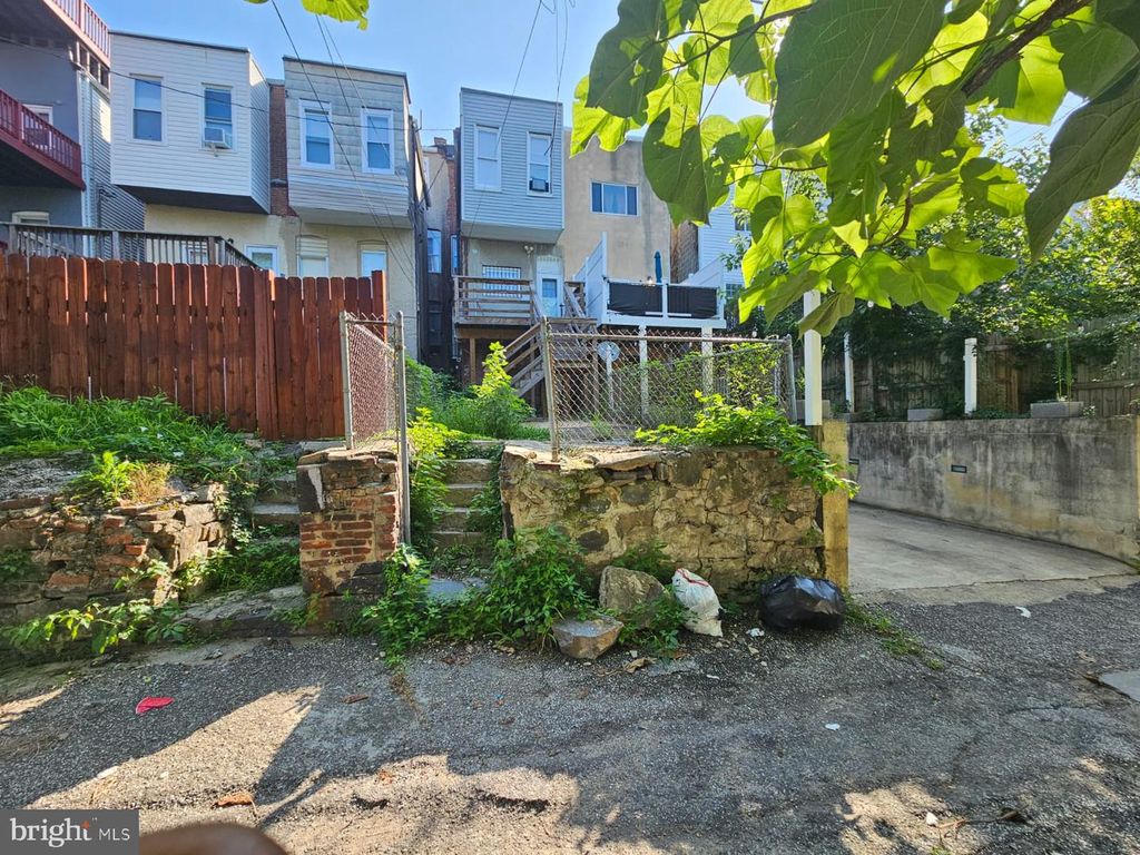 2526 MCCULLOH ST, Baltimore, MD 21217