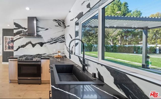 22616 Oxnard St, Woodland Hills (los Angeles), CA 91367