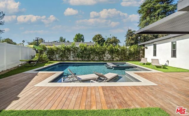 22616 Oxnard St, Woodland Hills (los Angeles), CA 91367