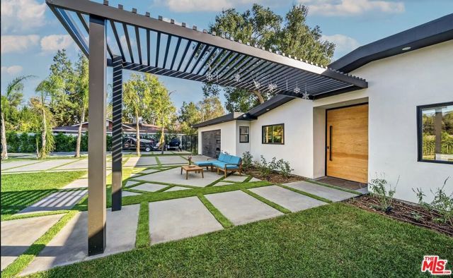 22616 Oxnard St, Woodland Hills (los Angeles), CA 91367