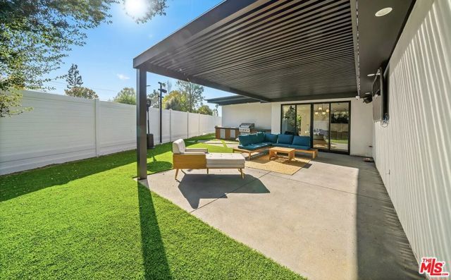 22616 Oxnard St, Woodland Hills (los Angeles), CA 91367