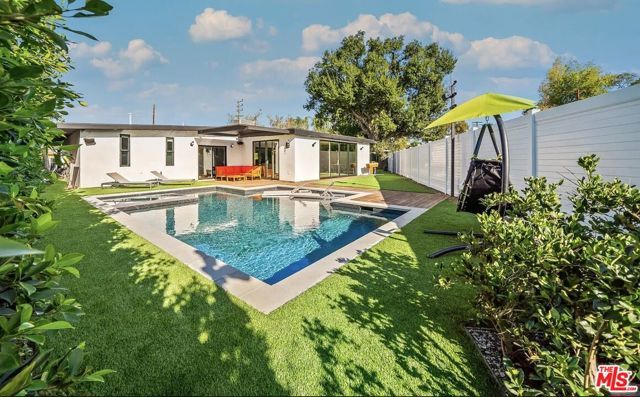 22616 Oxnard St, Woodland Hills (los Angeles), CA 91367