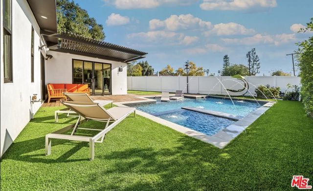 22616 Oxnard St, Woodland Hills (los Angeles), CA 91367