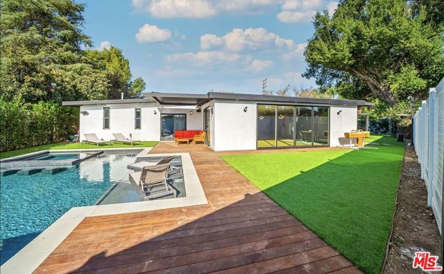 22616 Oxnard St, Woodland Hills (los Angeles), CA 91367