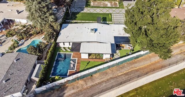 22616 Oxnard St, Woodland Hills (los Angeles), CA 91367