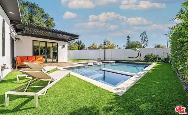 22616 Oxnard St, Woodland Hills (los Angeles), CA 91367