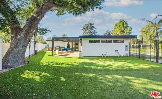 22616 Oxnard St, Woodland Hills (los Angeles), CA 91367