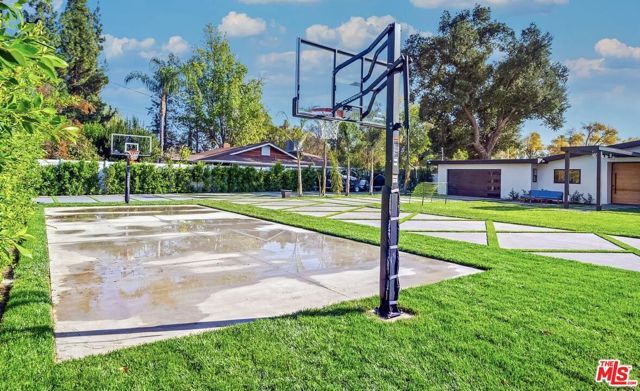22616 Oxnard St, Woodland Hills (los Angeles), CA 91367