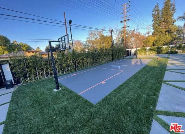 22616 Oxnard St, Woodland Hills (los Angeles), CA 91367