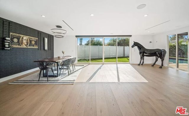 22616 Oxnard St, Woodland Hills (los Angeles), CA 91367