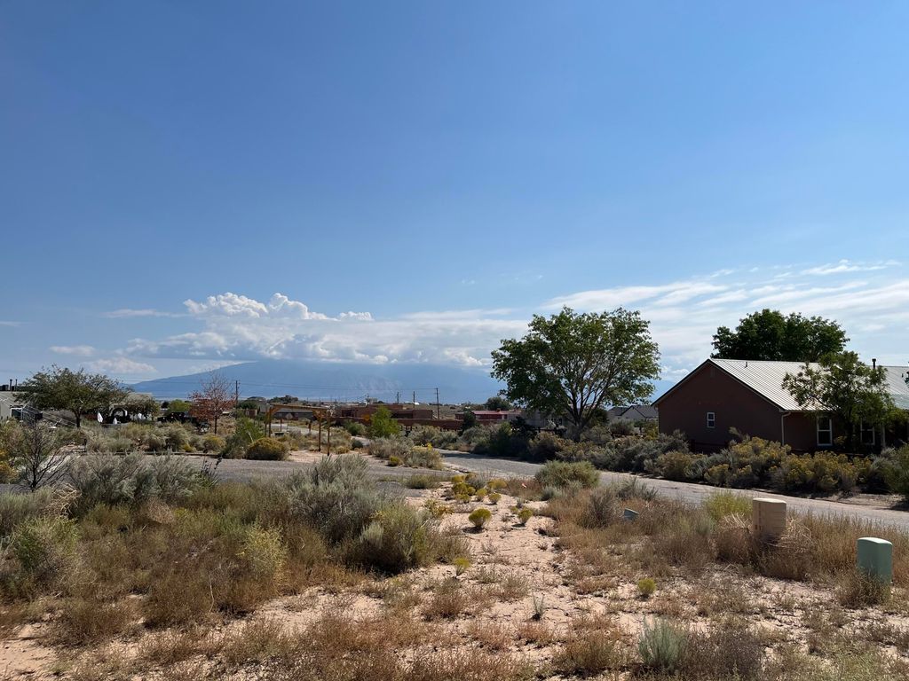 881 9th Avenue NE, Rio Rancho, NM 87124