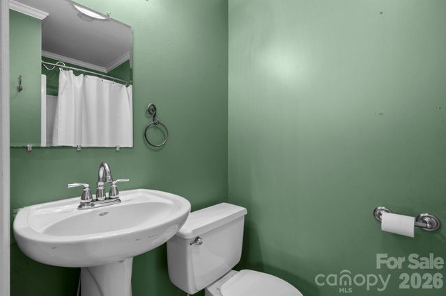 925 12th Avenue NW, Hickory, NC 28601