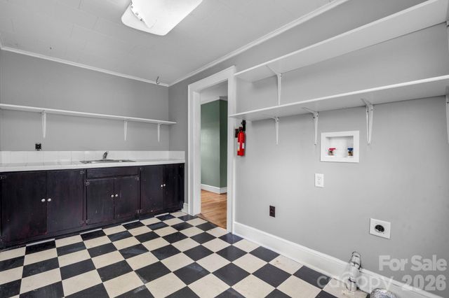 925 12th Avenue NW, Hickory, NC 28601