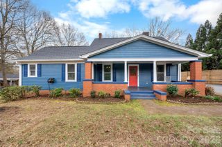 925 12th Avenue NW, Hickory, NC 28601