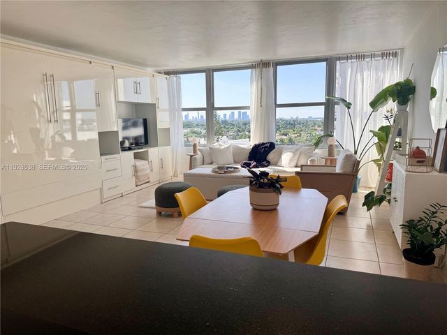 2899 Collins Ave 1004, Miami Beach, FL 33140