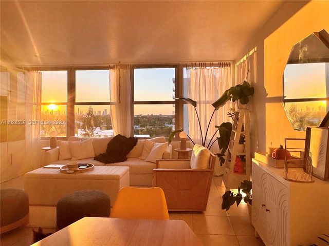 2899 Collins Ave 1004, Miami Beach, FL 33140