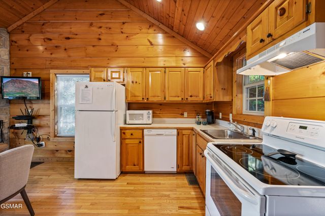 2461 Shady Creek Way, Sevierville, TN 37862