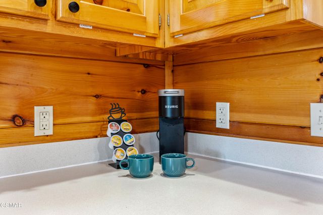 2461 Shady Creek Way, Sevierville, TN 37862