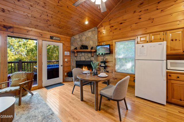 2461 Shady Creek Way, Sevierville, TN 37862