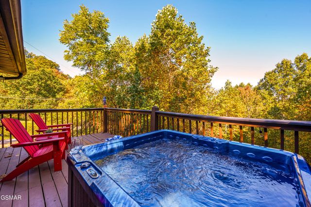 2461 Shady Creek Way, Sevierville, TN 37862