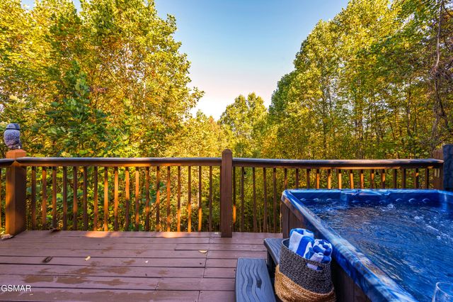 2461 Shady Creek Way, Sevierville, TN 37862