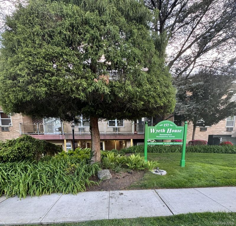 157 Hempstead Avenue c14, Lynbrook, NY 11563