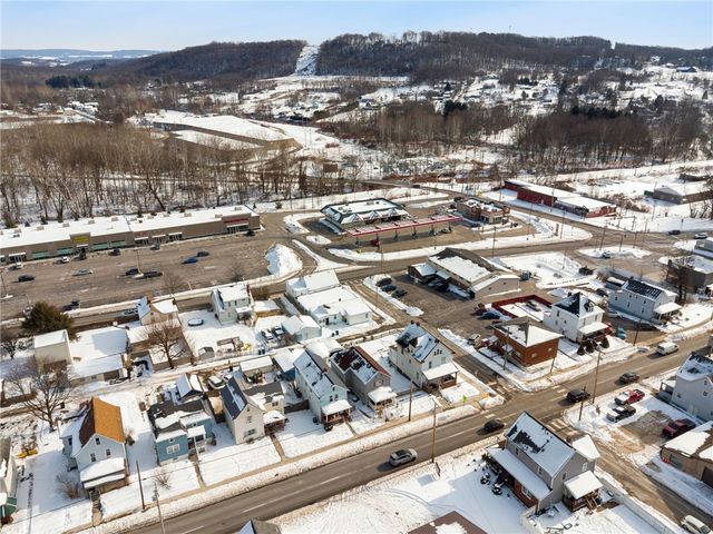 318 S 4th, Youngwood, PA 15697