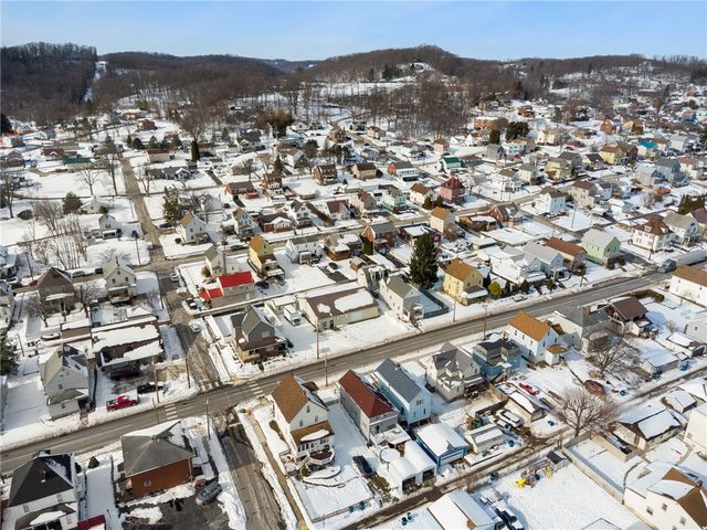 318 S 4th, Youngwood, PA 15697