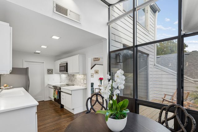 5990 Lindenshire Lane 110, Dallas, TX 75230