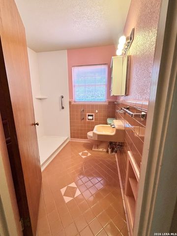 451 Pilgrim Dr, San Antonio, TX 78213