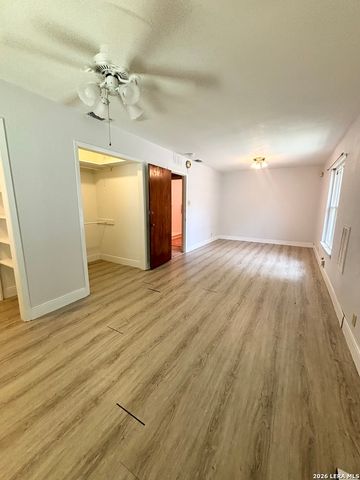 451 Pilgrim Dr, San Antonio, TX 78213