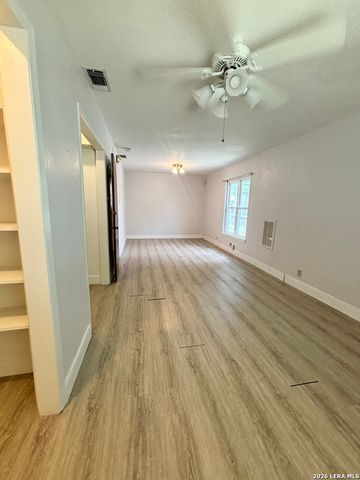 451 Pilgrim Dr, San Antonio, TX 78213